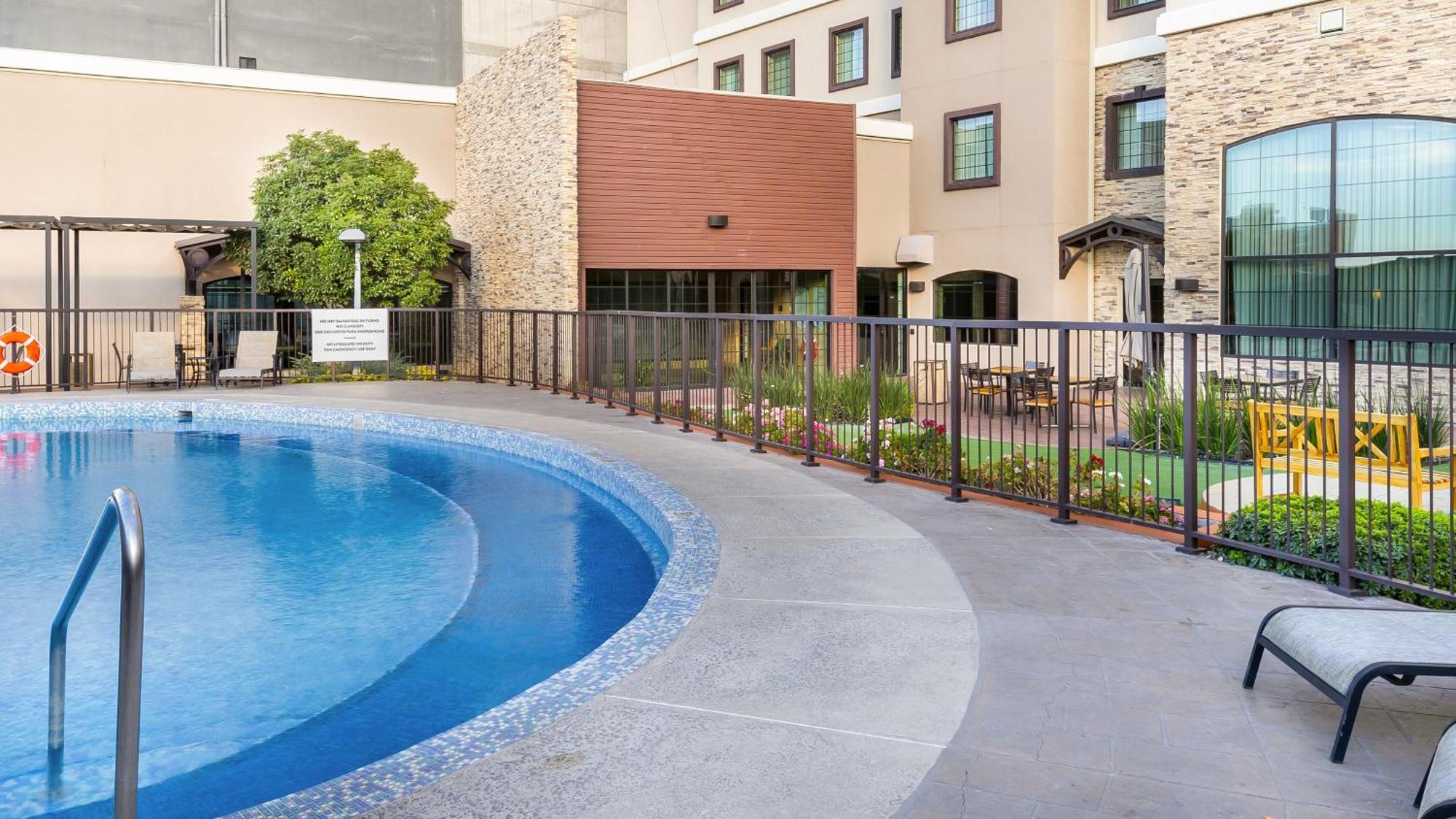 Staybridge Suites Chihuahua By Ihg Buitenkant foto