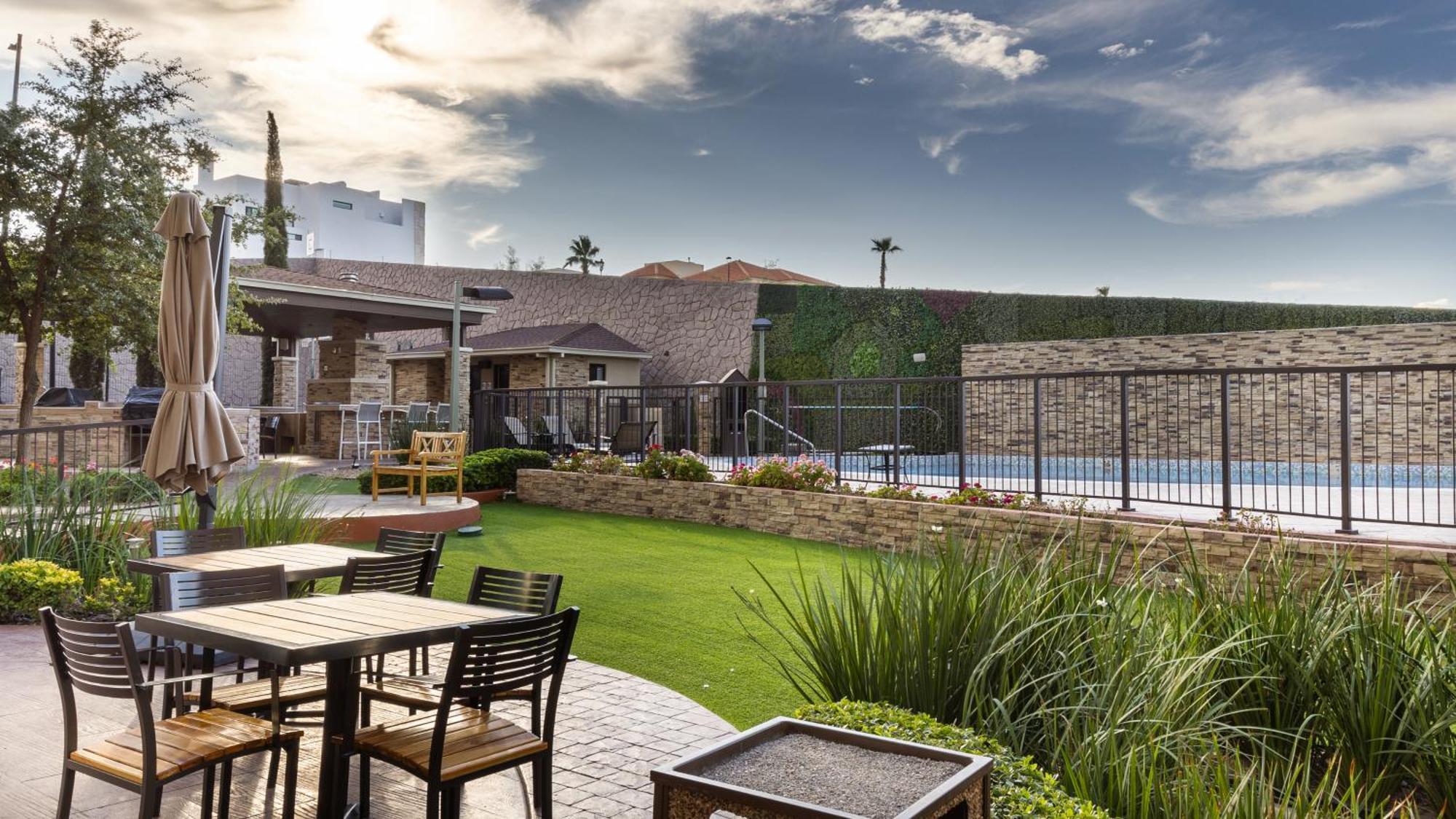 Staybridge Suites Chihuahua By Ihg Buitenkant foto